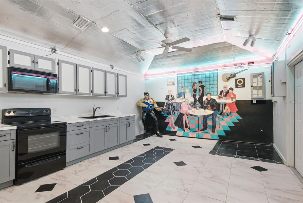 For Sale: $550,000 (4 beds, 3 baths, 2825 Square Feet)