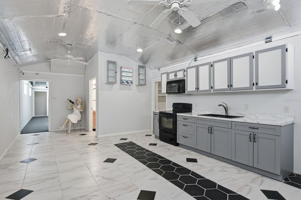 For Sale: $550,000 (4 beds, 3 baths, 2825 Square Feet)