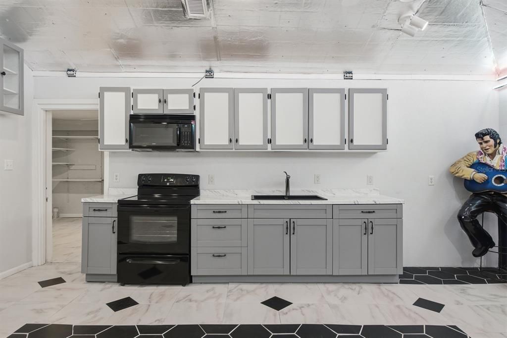 For Sale: $550,000 (4 beds, 3 baths, 2825 Square Feet)