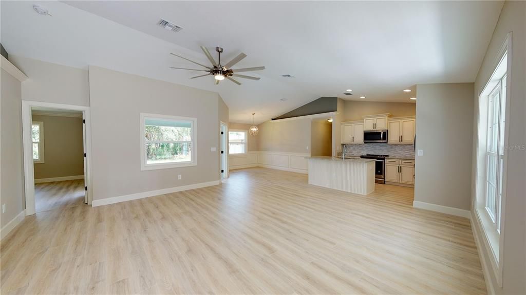 For Sale: $329,000 (3 beds, 2 baths, 1693 Square Feet)