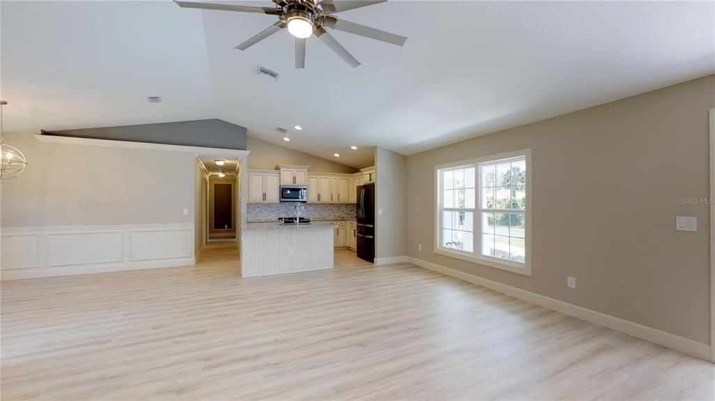 For Sale: $329,000 (3 beds, 2 baths, 1693 Square Feet)