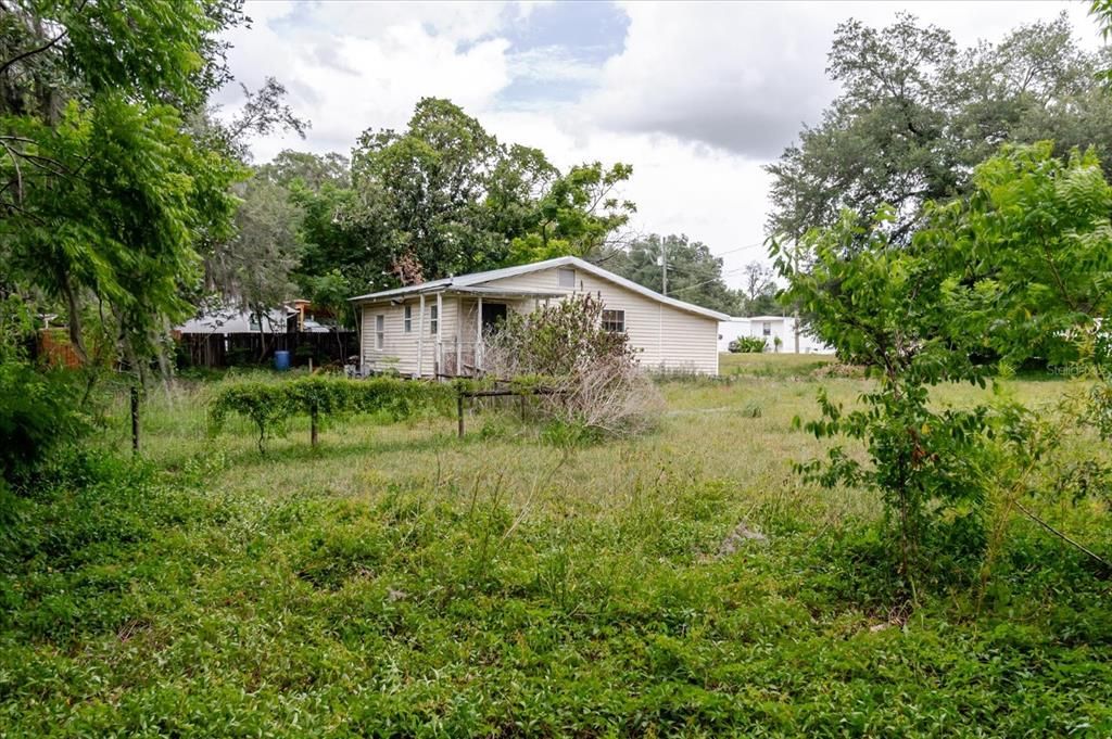 For Sale: $99,000 (2 beds, 1 baths, 840 Square Feet)