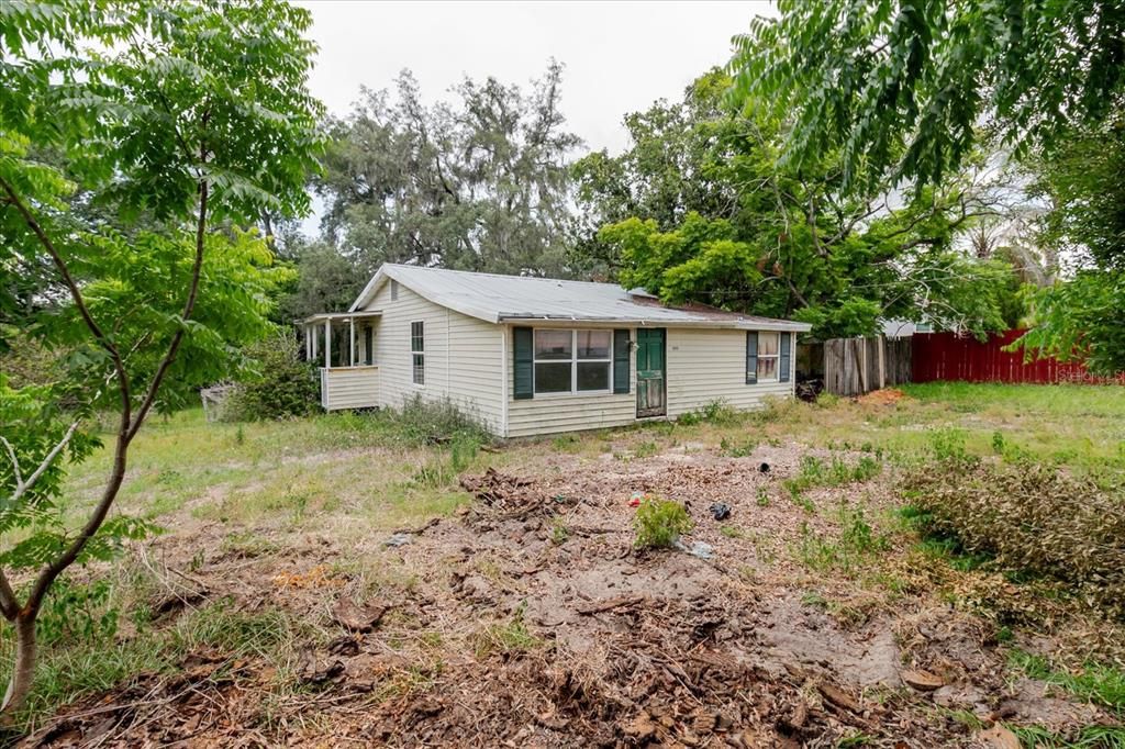 For Sale: $99,000 (2 beds, 1 baths, 840 Square Feet)