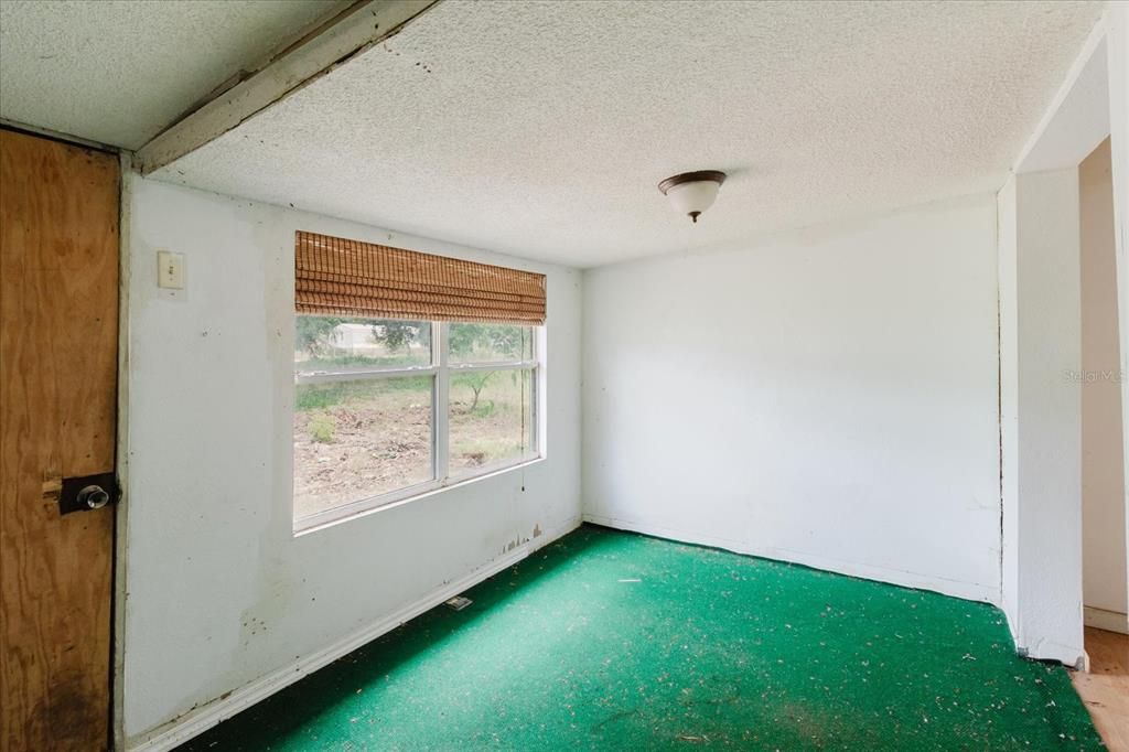 For Sale: $99,000 (2 beds, 1 baths, 840 Square Feet)