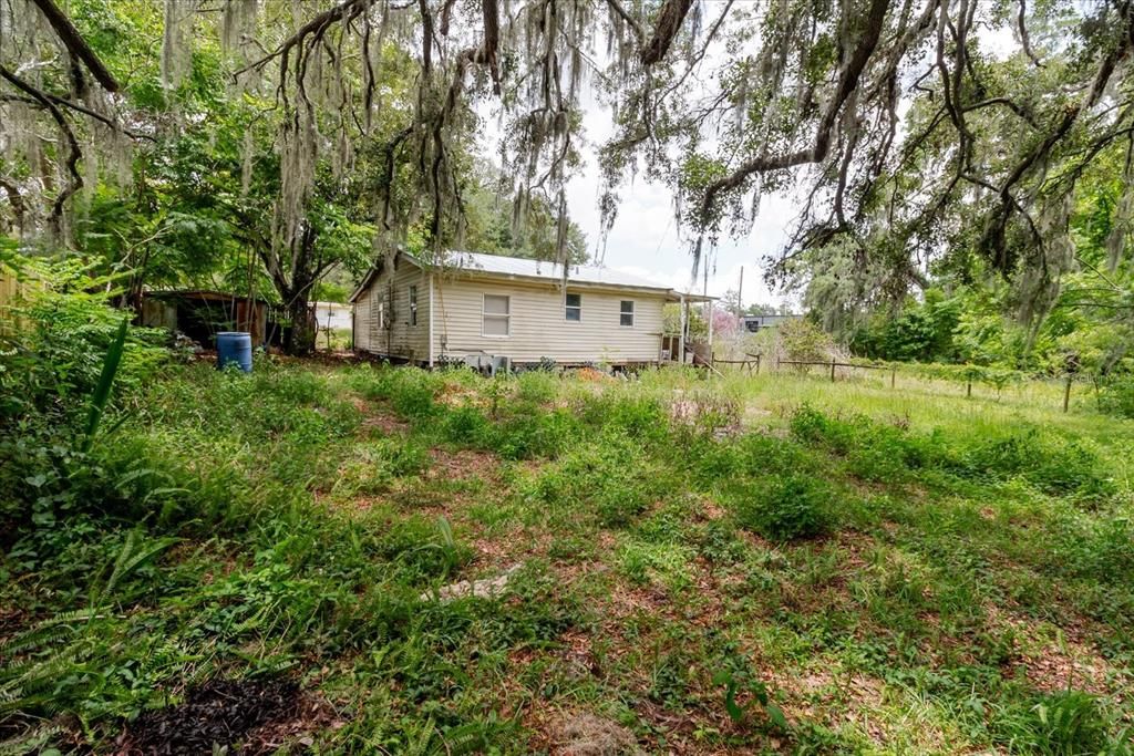 For Sale: $99,000 (2 beds, 1 baths, 840 Square Feet)