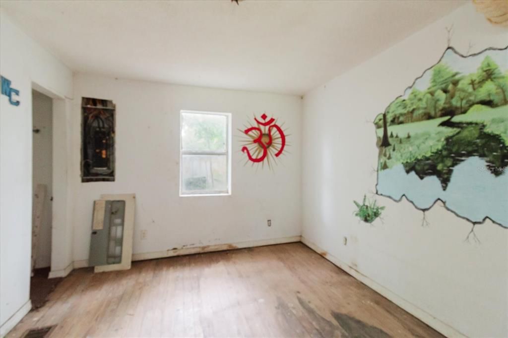 For Sale: $99,000 (2 beds, 1 baths, 840 Square Feet)