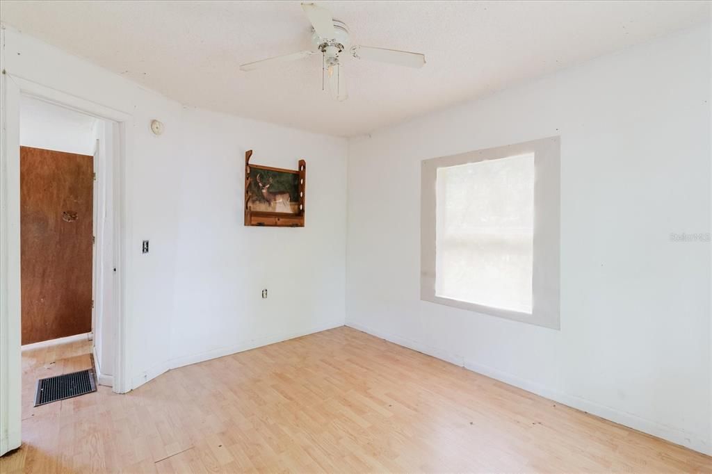 For Sale: $99,000 (2 beds, 1 baths, 840 Square Feet)