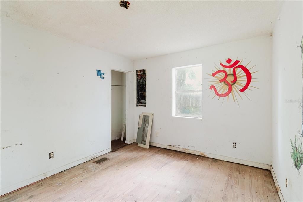 For Sale: $99,000 (2 beds, 1 baths, 840 Square Feet)