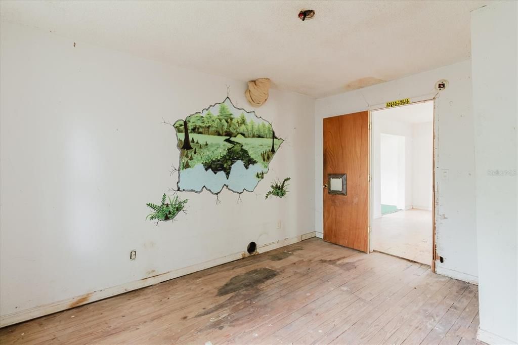 For Sale: $99,000 (2 beds, 1 baths, 840 Square Feet)