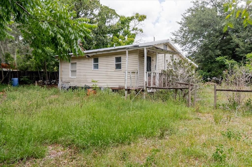 For Sale: $99,000 (2 beds, 1 baths, 840 Square Feet)