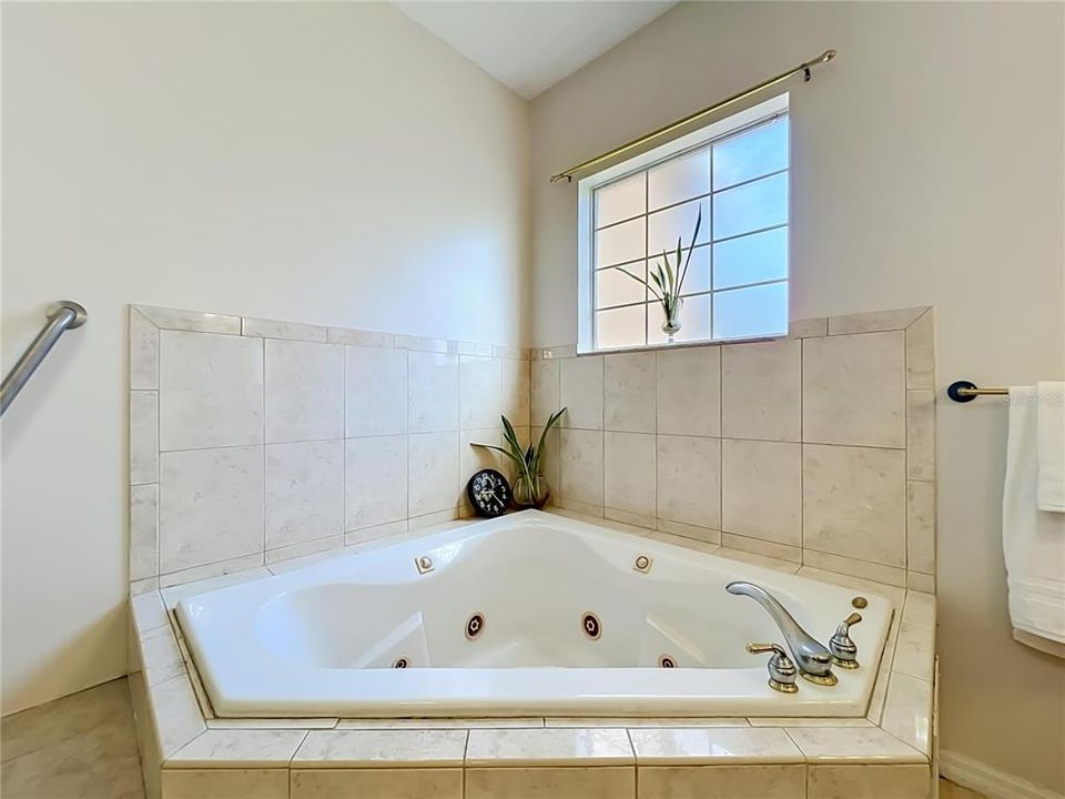 For Sale: $1,210,000 (6 beds, 4 baths, 5440 Square Feet)