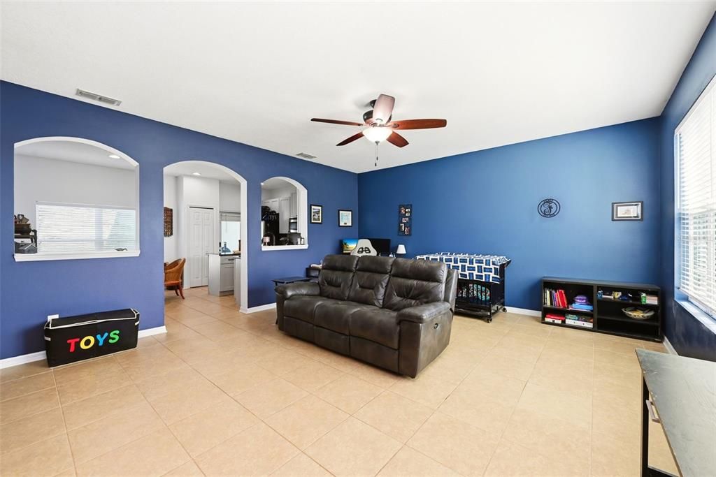 For Sale: $280,000 (3 beds, 2 baths, 1550 Square Feet)