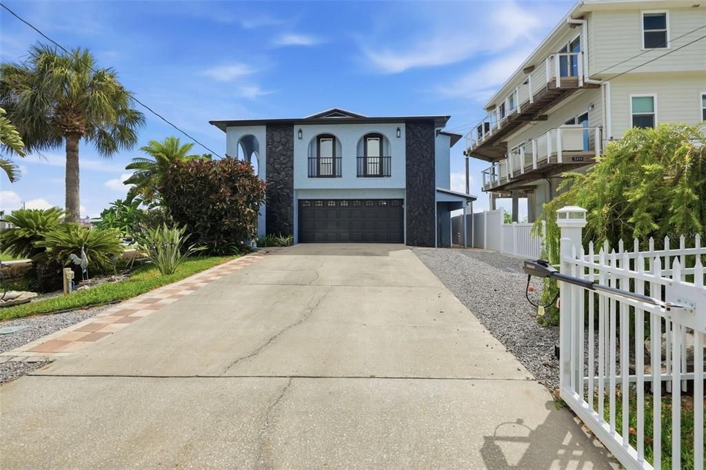 For Sale: $824,900 (2 beds, 2 baths, 1664 Square Feet)