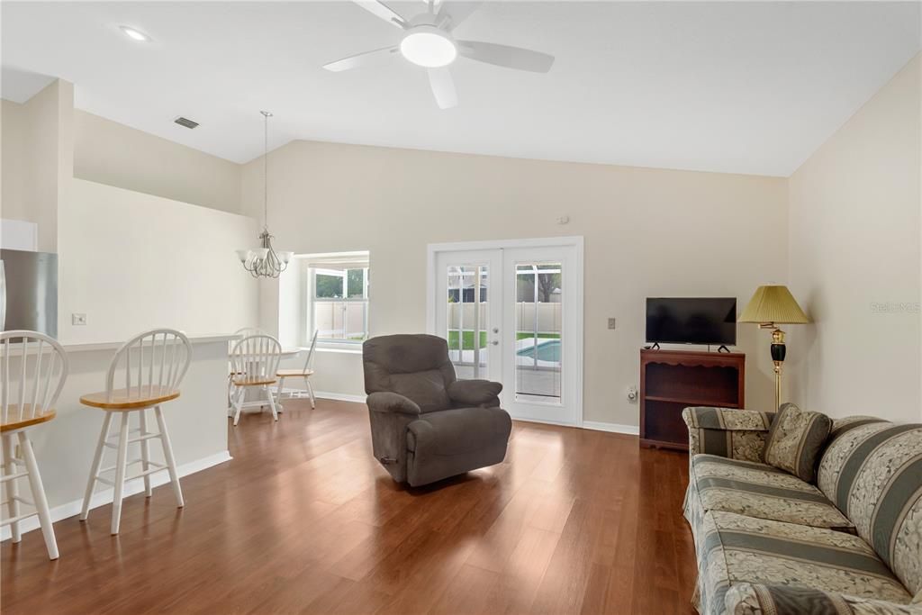 For Sale: $365,000 (4 beds, 2 baths, 1476 Square Feet)