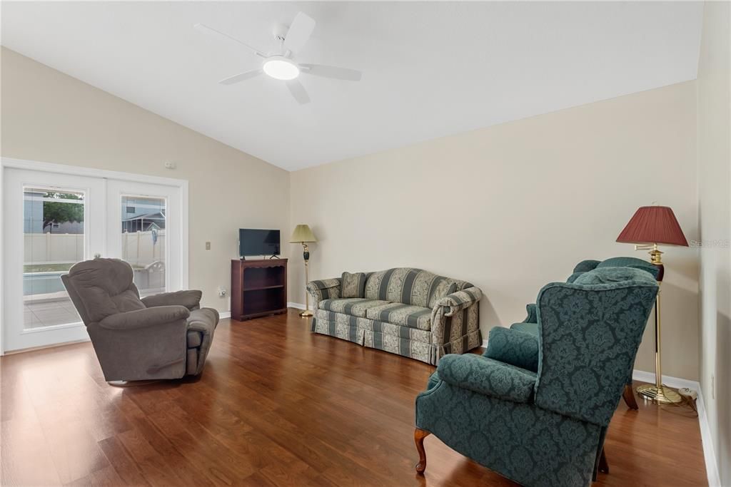For Sale: $365,000 (4 beds, 2 baths, 1476 Square Feet)