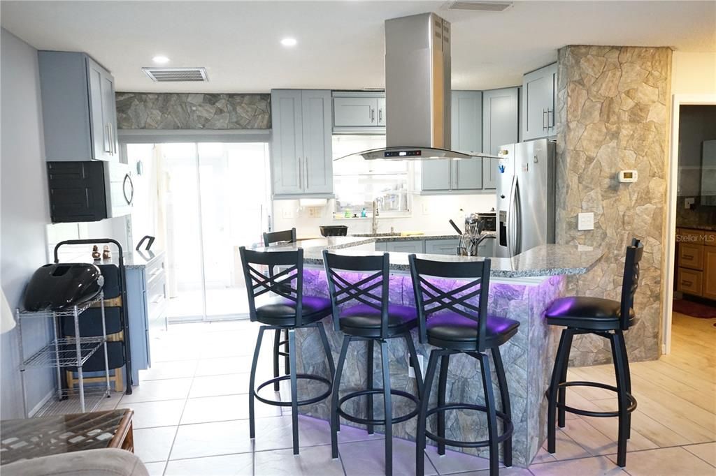For Sale: $115,000 (1 beds, 1 baths, 675 Square Feet)