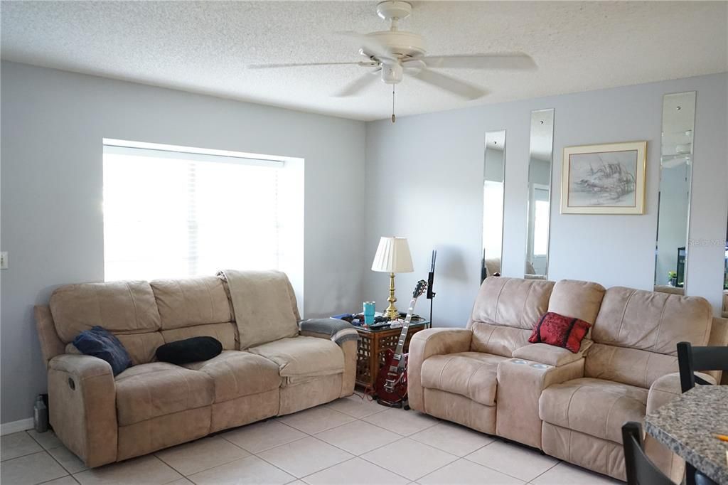 For Sale: $115,000 (1 beds, 1 baths, 675 Square Feet)