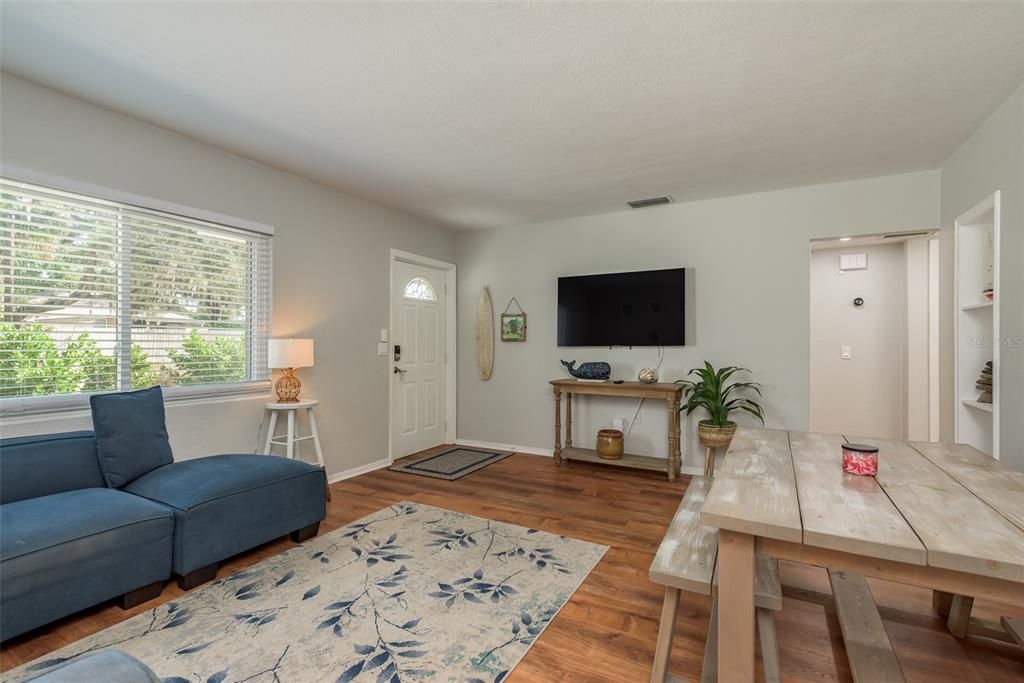 For Sale: $390,000 (3 beds, 2 baths, 1080 Square Feet)