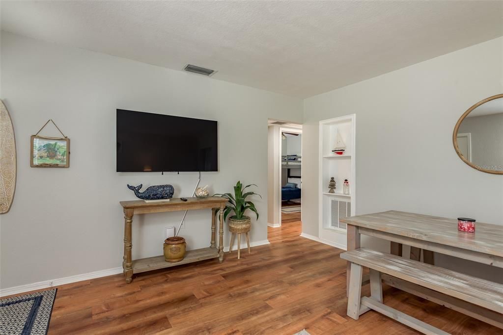 For Sale: $390,000 (3 beds, 2 baths, 1080 Square Feet)