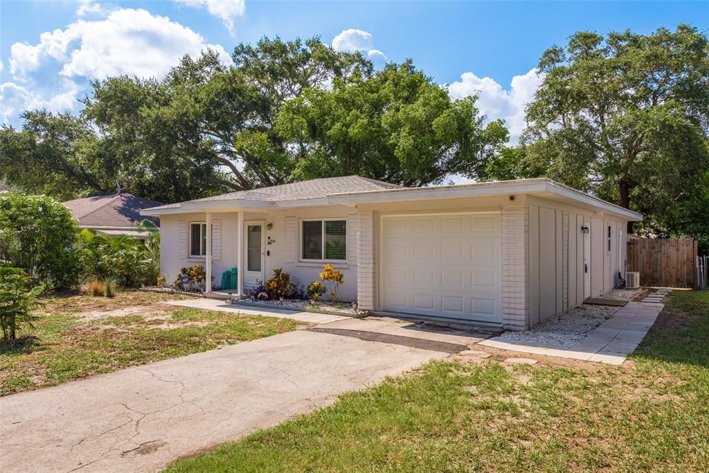 For Sale: $390,000 (3 beds, 2 baths, 1080 Square Feet)