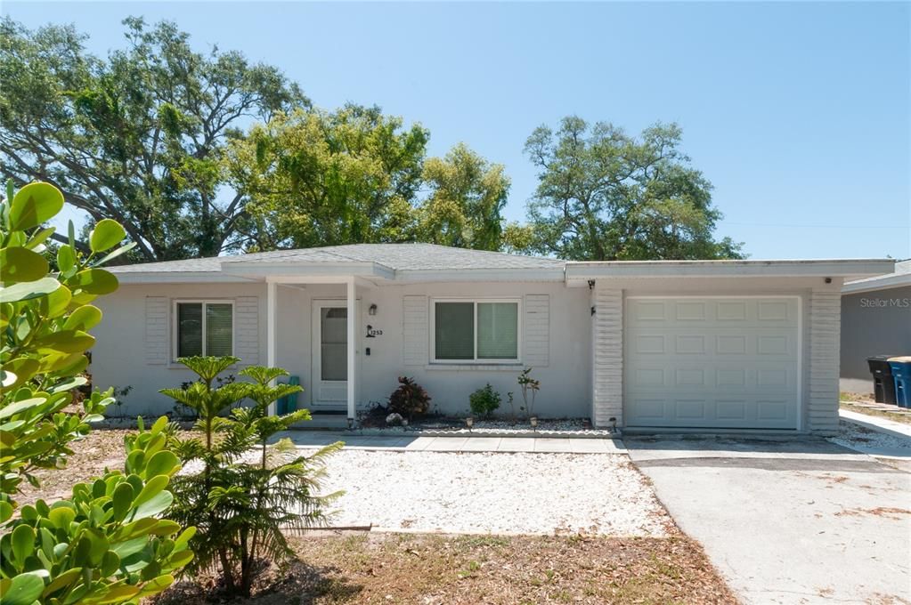 For Sale: $390,000 (3 beds, 2 baths, 1080 Square Feet)
