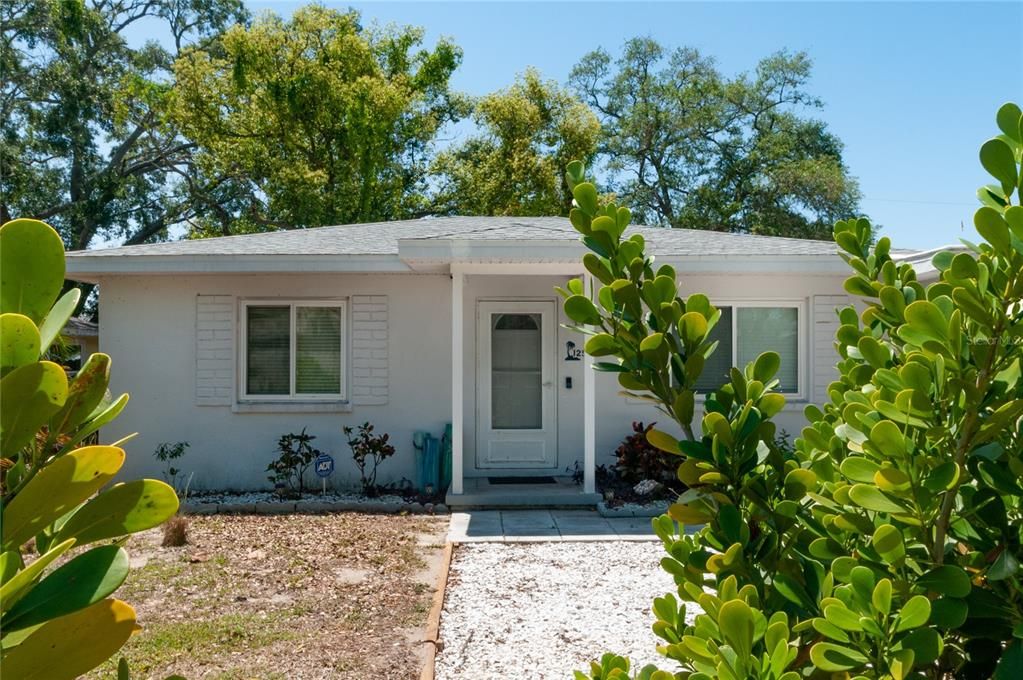 For Sale: $390,000 (3 beds, 2 baths, 1080 Square Feet)