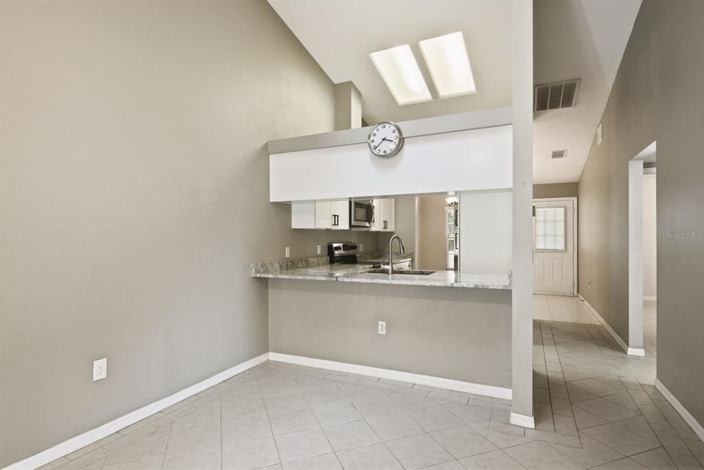 For Rent: $2,100 (2 beds, 2 baths, 1250 Square Feet)