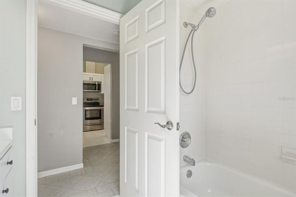 For Rent: $2,100 (2 beds, 2 baths, 1250 Square Feet)