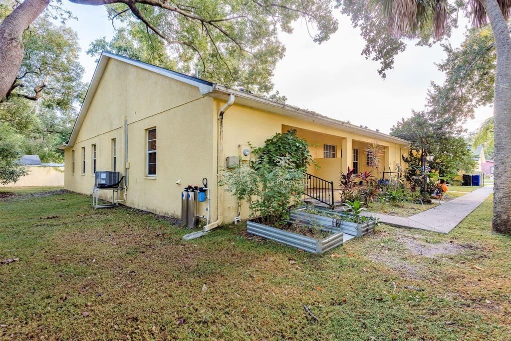 For Rent: $2,100 (2 beds, 2 baths, 1250 Square Feet)