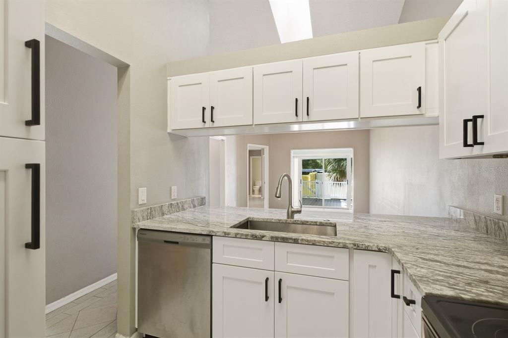 For Rent: $2,100 (2 beds, 2 baths, 1250 Square Feet)