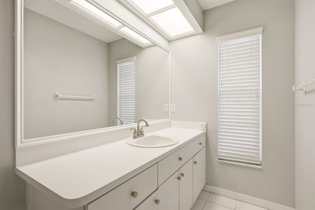For Rent: $2,100 (2 beds, 2 baths, 1250 Square Feet)