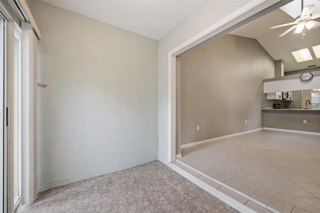 For Rent: $2,100 (2 beds, 2 baths, 1250 Square Feet)