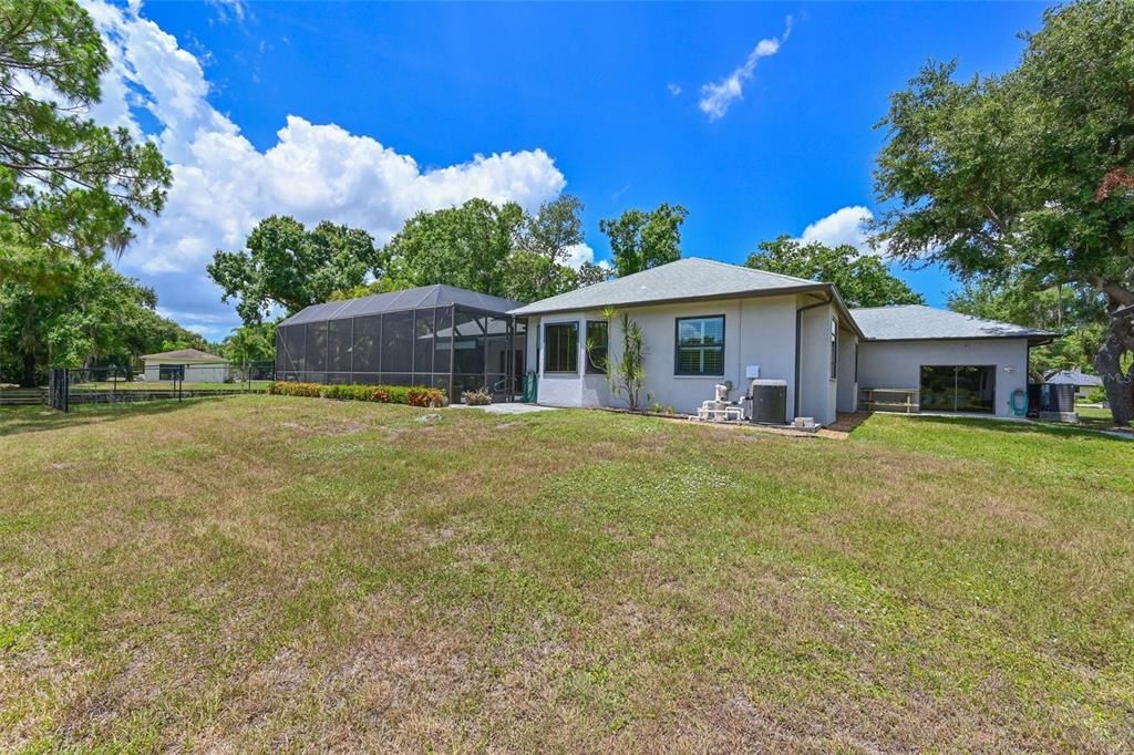 Activo con contrato: $989,900 (3 camas, 3 baños, 2820 Pies cuadrados)
