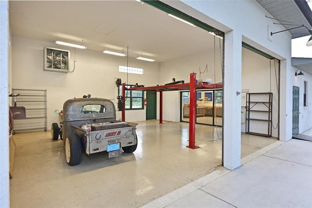 Activo con contrato: $989,900 (3 camas, 3 baños, 2820 Pies cuadrados)