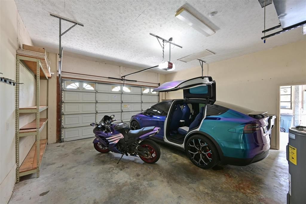Activo con contrato: $989,900 (3 camas, 3 baños, 2820 Pies cuadrados)