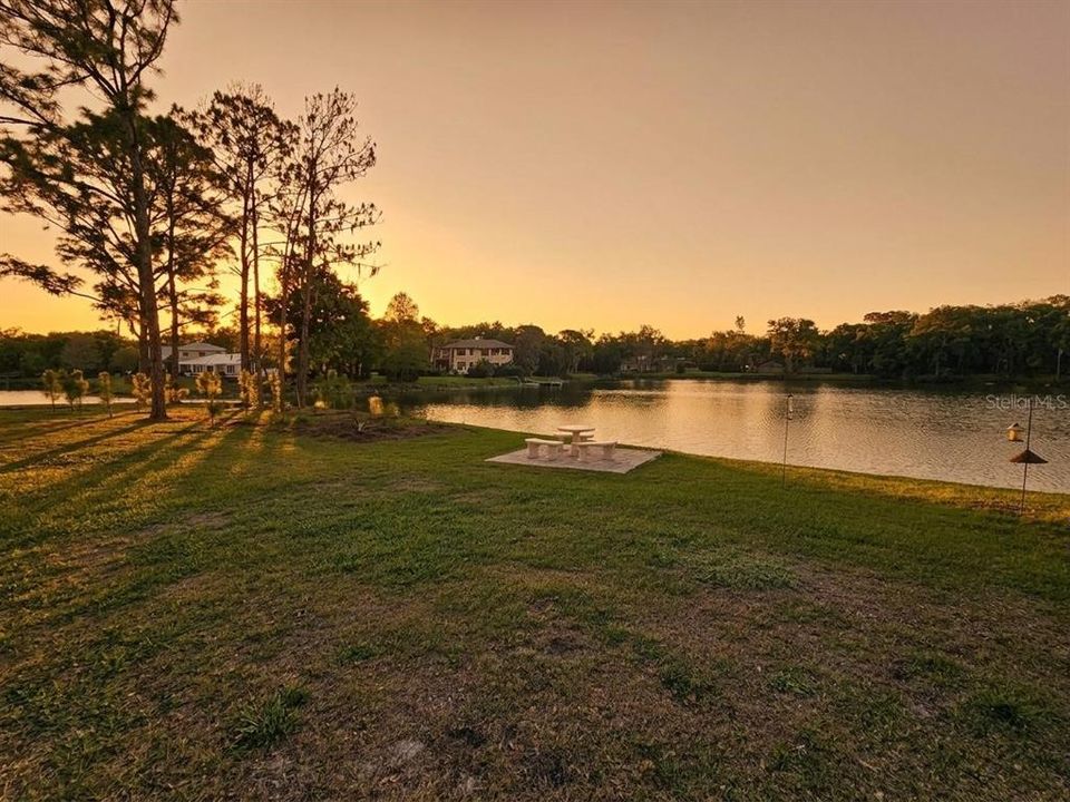 Activo con contrato: $989,900 (3 camas, 3 baños, 2820 Pies cuadrados)