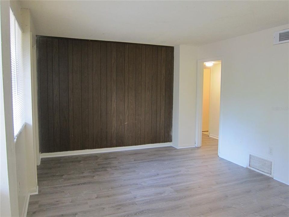 For Rent: $1,050 (2 beds, 1 baths, 900 Square Feet)