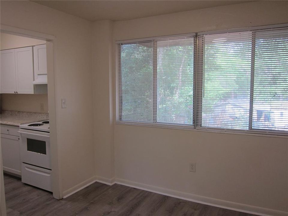 For Rent: $1,050 (2 beds, 1 baths, 900 Square Feet)
