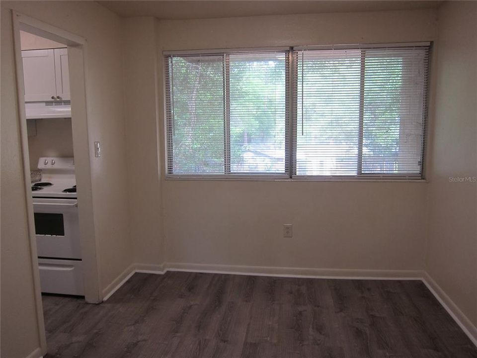 For Rent: $1,050 (2 beds, 1 baths, 900 Square Feet)