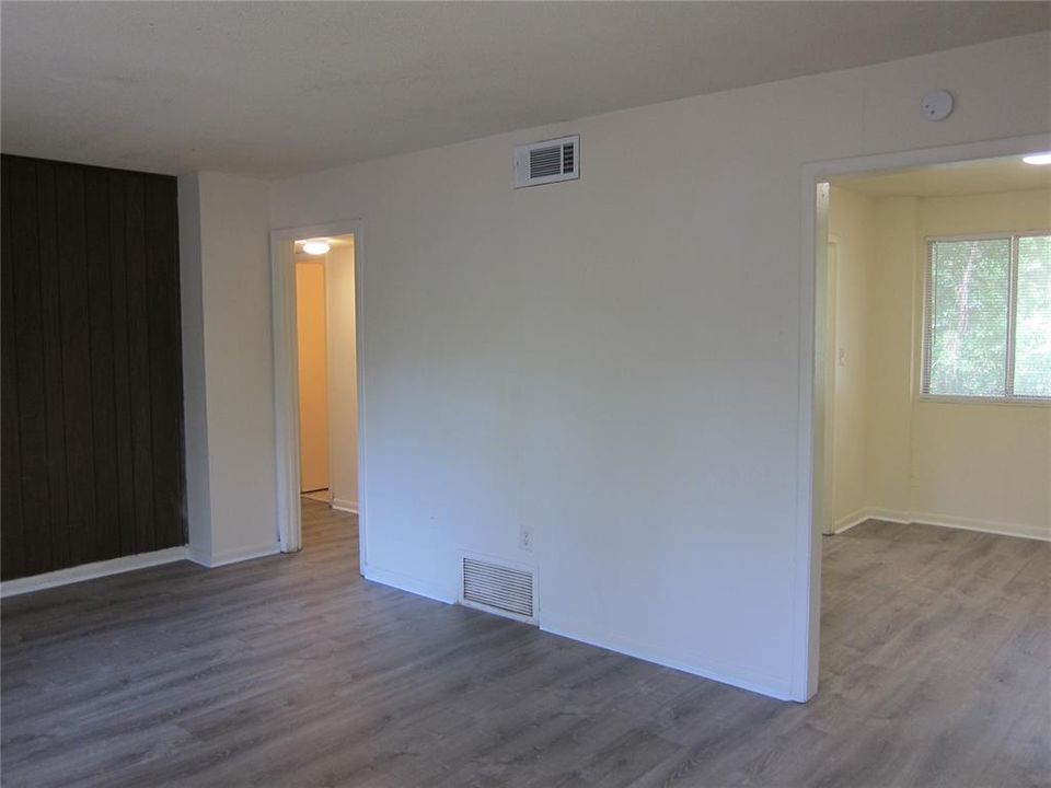 For Rent: $1,050 (2 beds, 1 baths, 900 Square Feet)