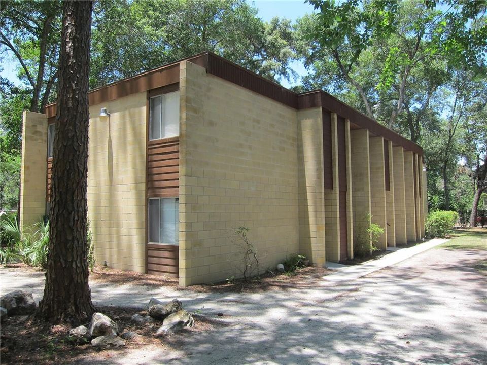 For Rent: $1,050 (2 beds, 1 baths, 900 Square Feet)