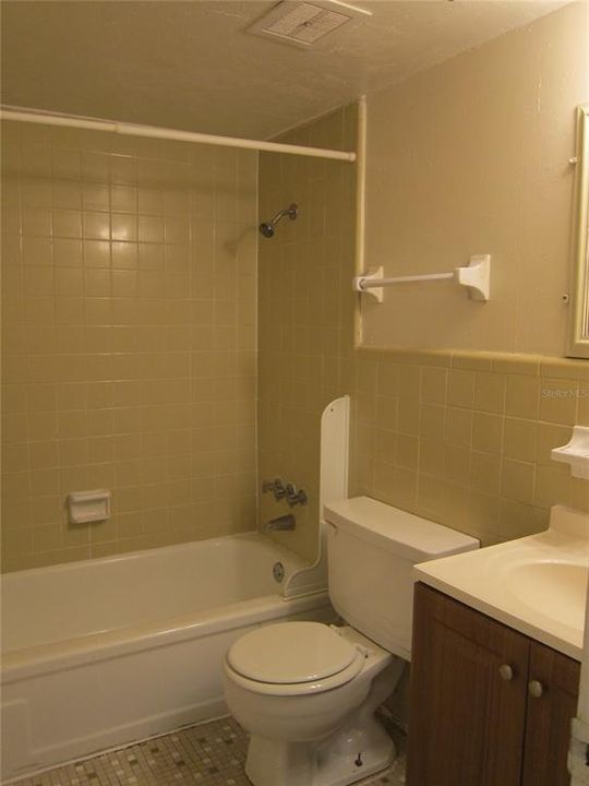 For Rent: $1,050 (2 beds, 1 baths, 900 Square Feet)
