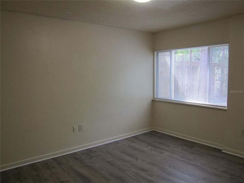 For Rent: $1,050 (2 beds, 1 baths, 900 Square Feet)
