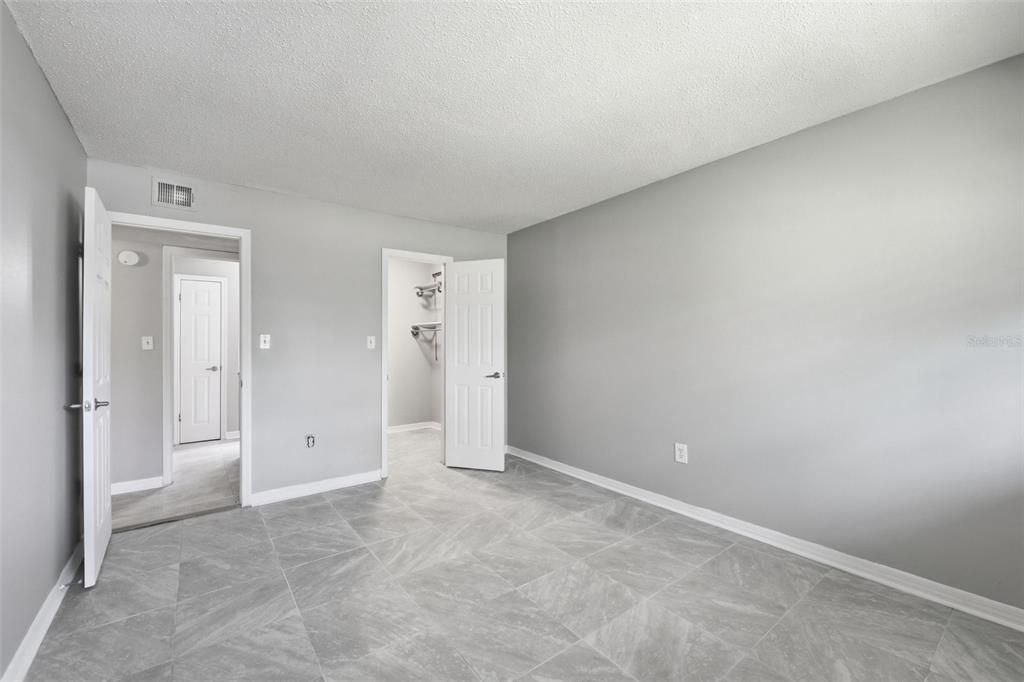 For Rent: $1,600 (2 beds, 1 baths, 881 Square Feet)