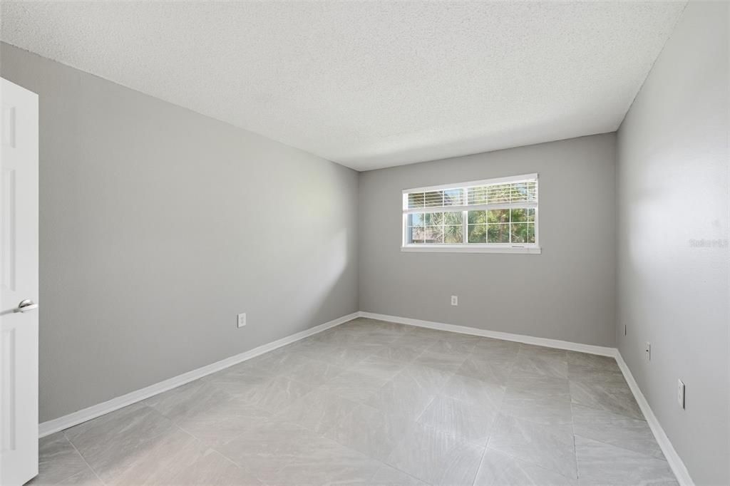 For Rent: $1,600 (2 beds, 1 baths, 881 Square Feet)
