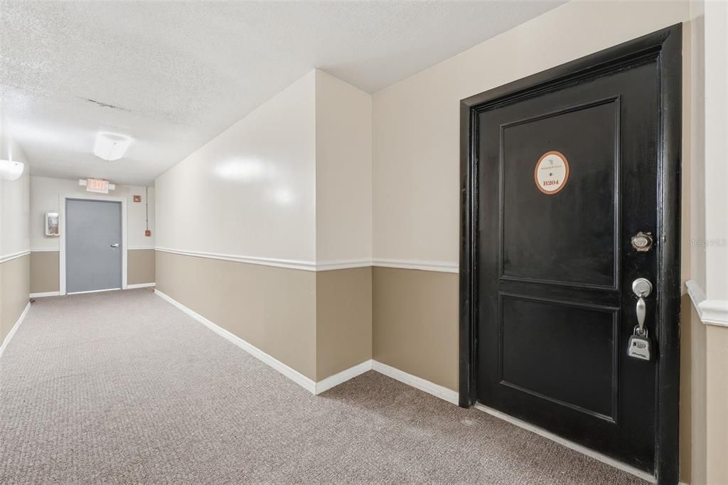 For Rent: $1,600 (2 beds, 1 baths, 881 Square Feet)