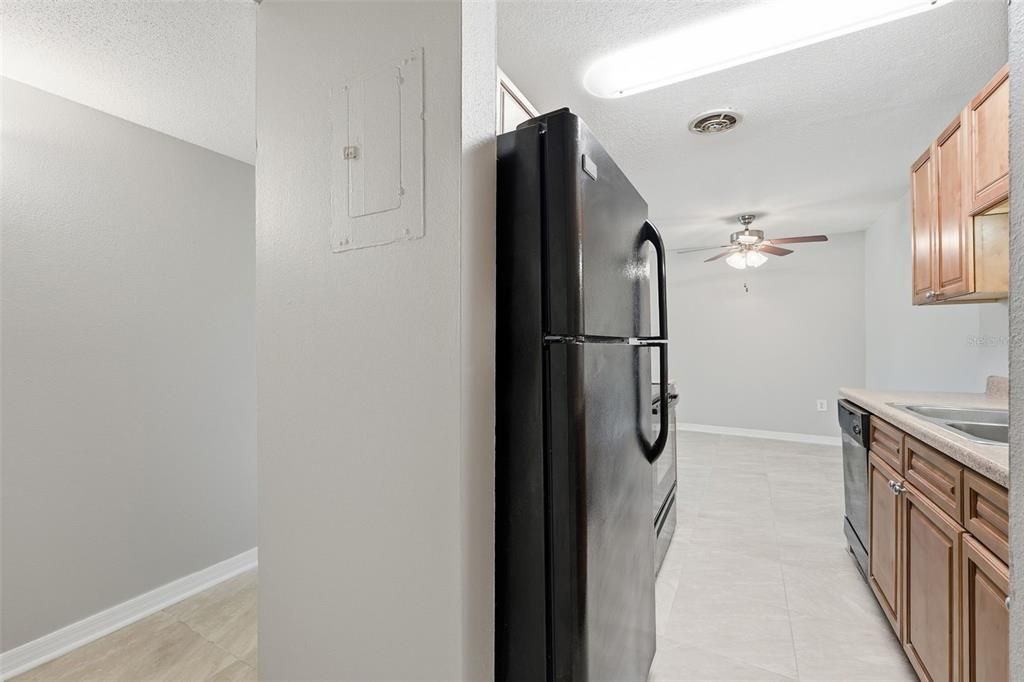 For Rent: $1,600 (2 beds, 1 baths, 881 Square Feet)