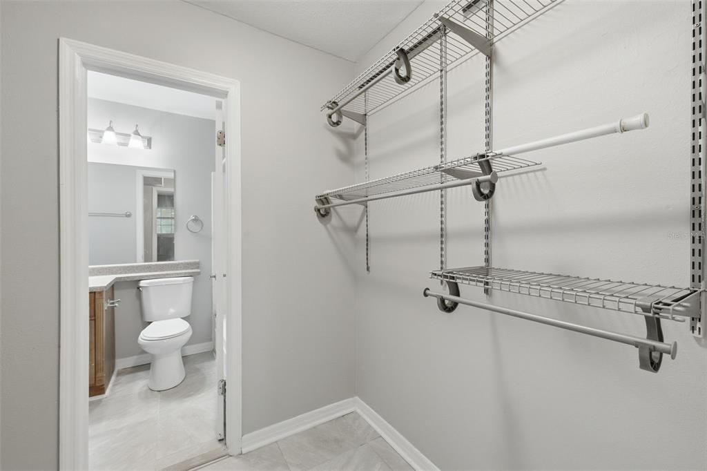 For Rent: $1,600 (2 beds, 1 baths, 881 Square Feet)