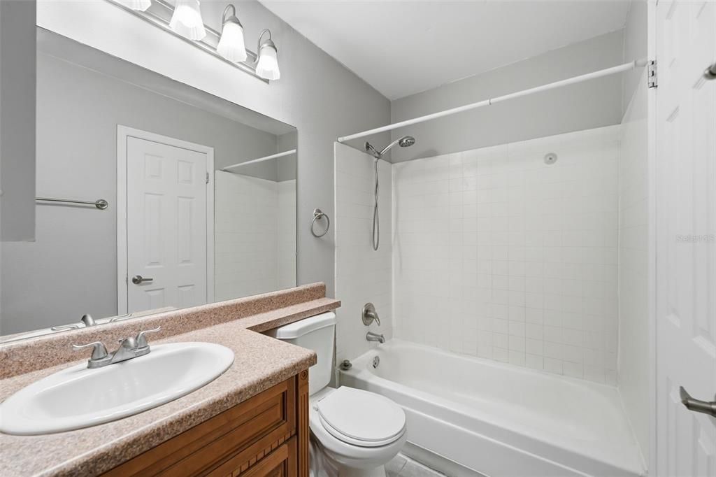 For Rent: $1,600 (2 beds, 1 baths, 881 Square Feet)