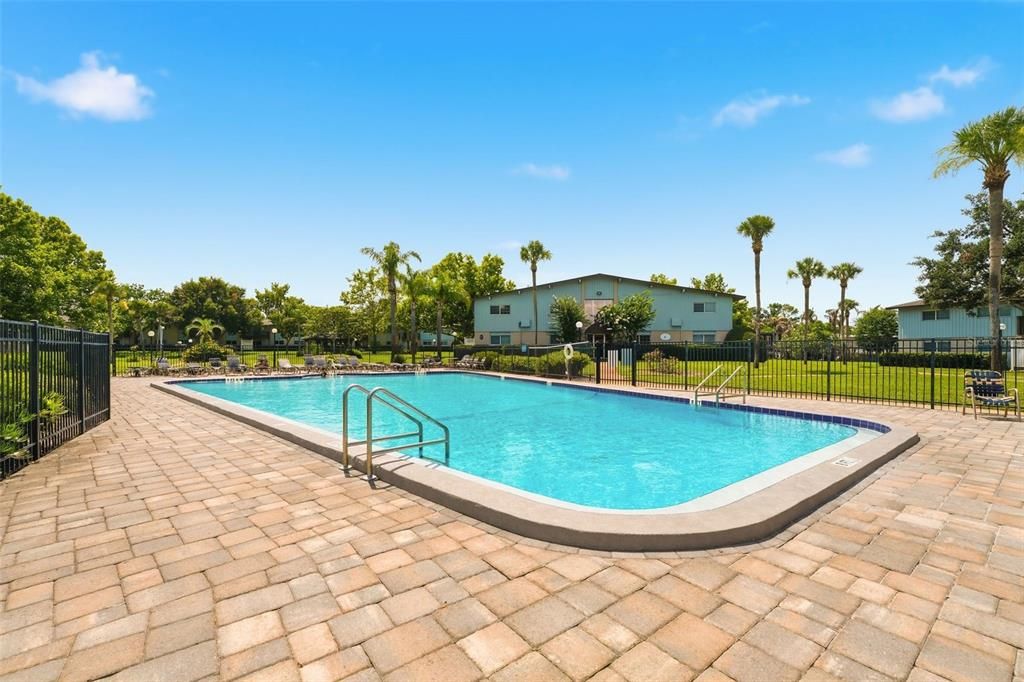For Rent: $1,600 (2 beds, 1 baths, 881 Square Feet)